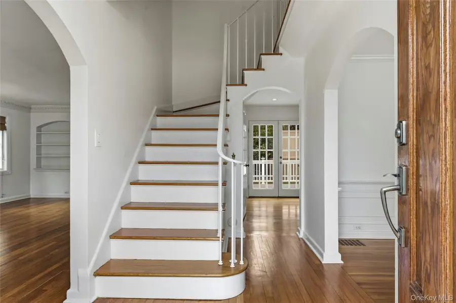 35 Sherry Hill Lane, Manhasset, NY 11030 - #2