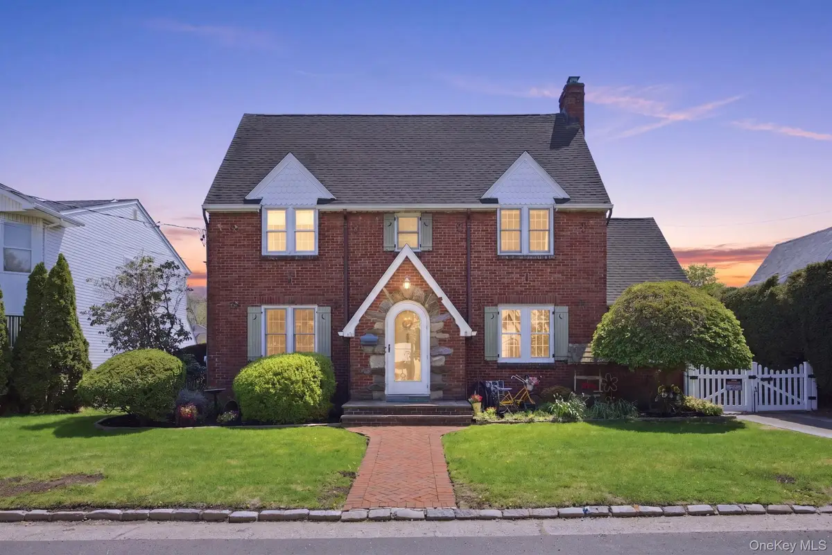 110 Bedford Avenue, Garden City Park, NY 11040 - #1
