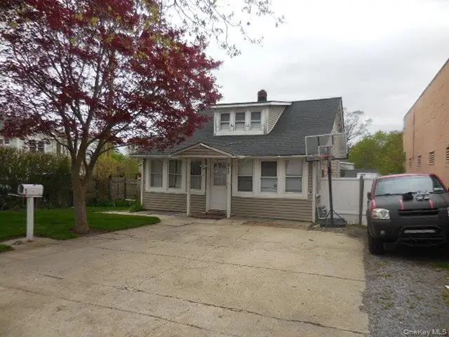 211 Lowndes Avenue, Huntington Station, NY 11746 - #1
