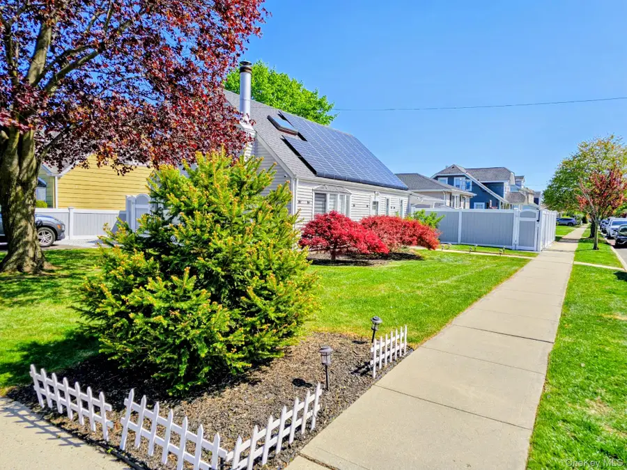 27 Spruce Street, Hicksville, NY 11801 - #2