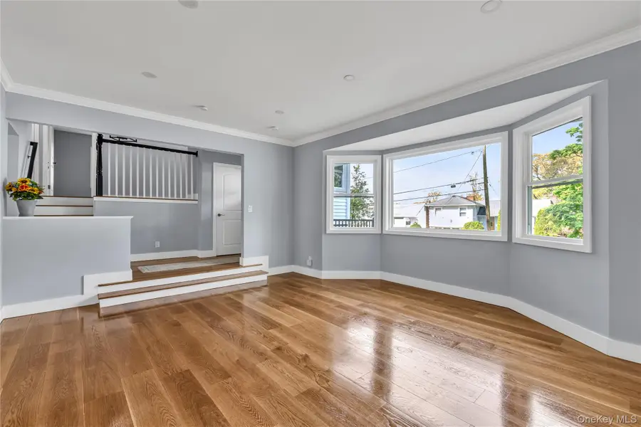 9 Tulip Lane, Port Washington, NY 11050 - #3