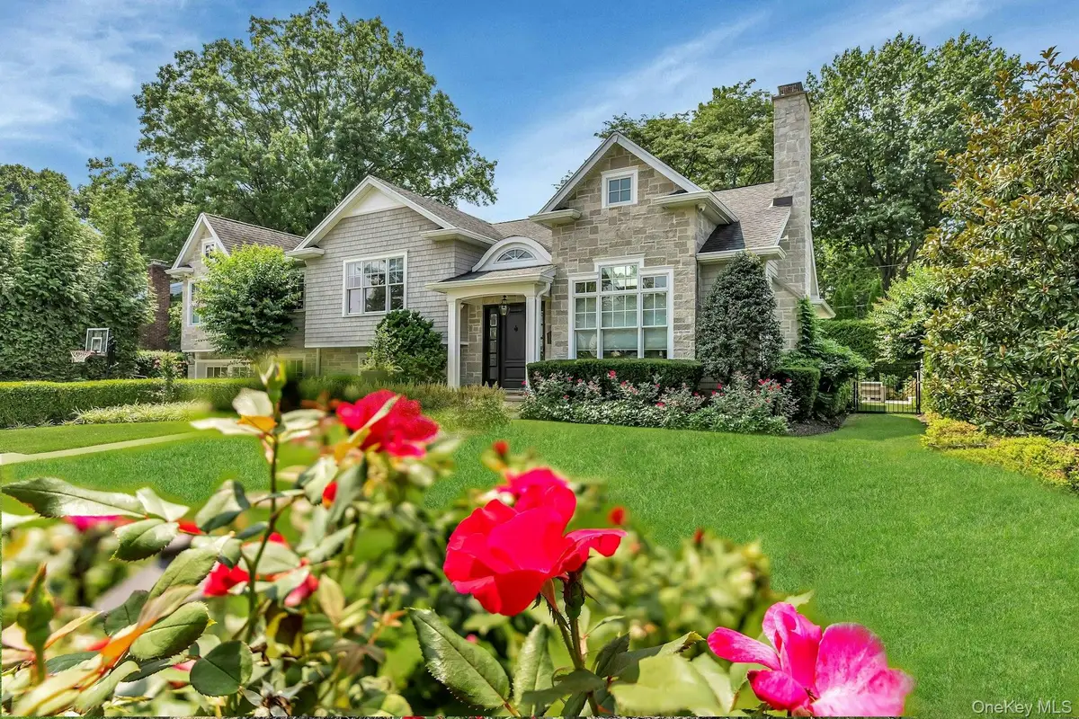 33 Harwood Drive E, Glen Cove, NY 11542 - #1