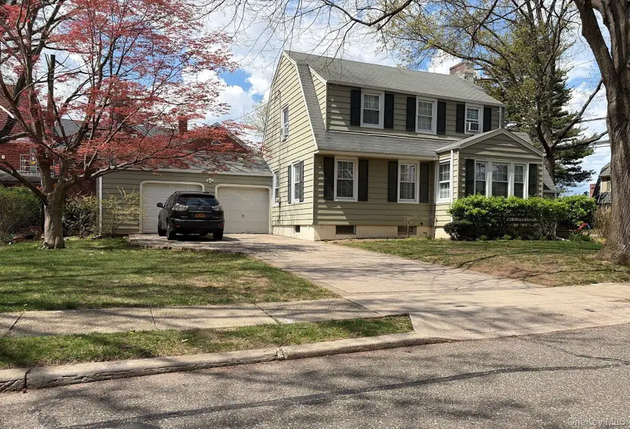 8 Chester Avenue, Garden City, NY 11530 - #2