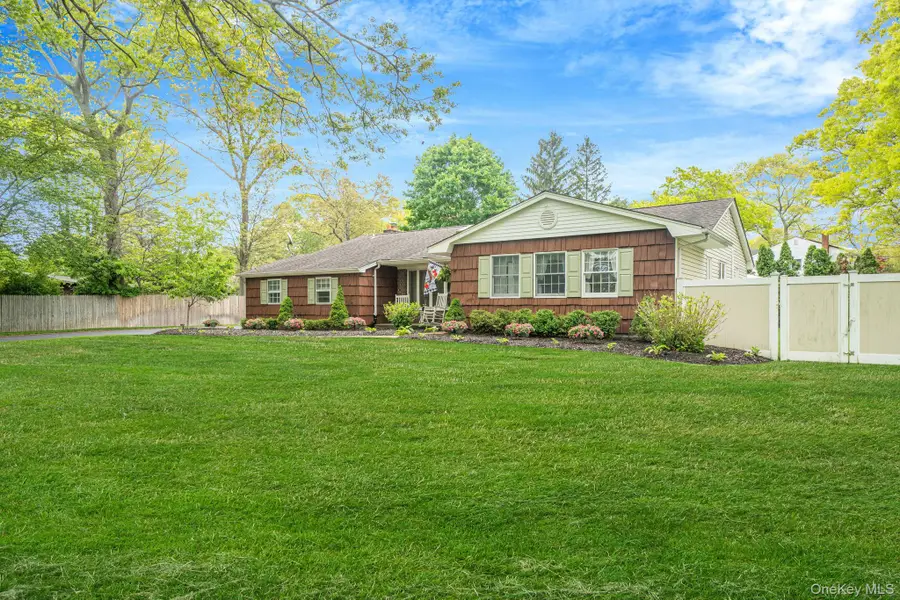6 Hayden Court, Coram, NY 11727 - #3