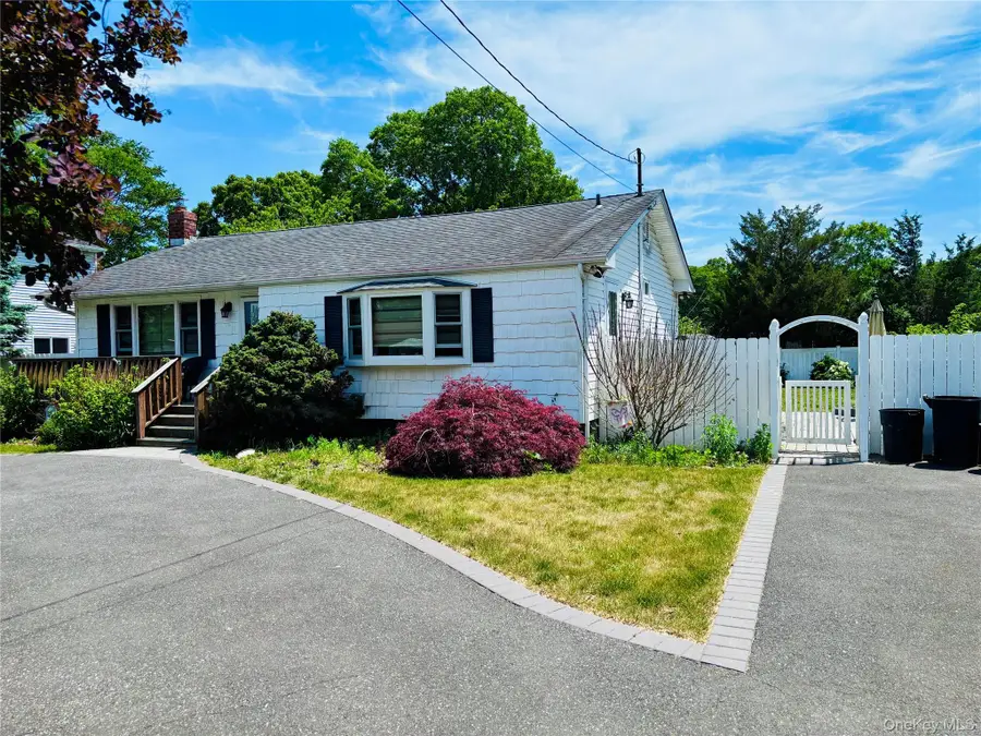 30 Woodmere Place, Selden, NY 11784 - #2
