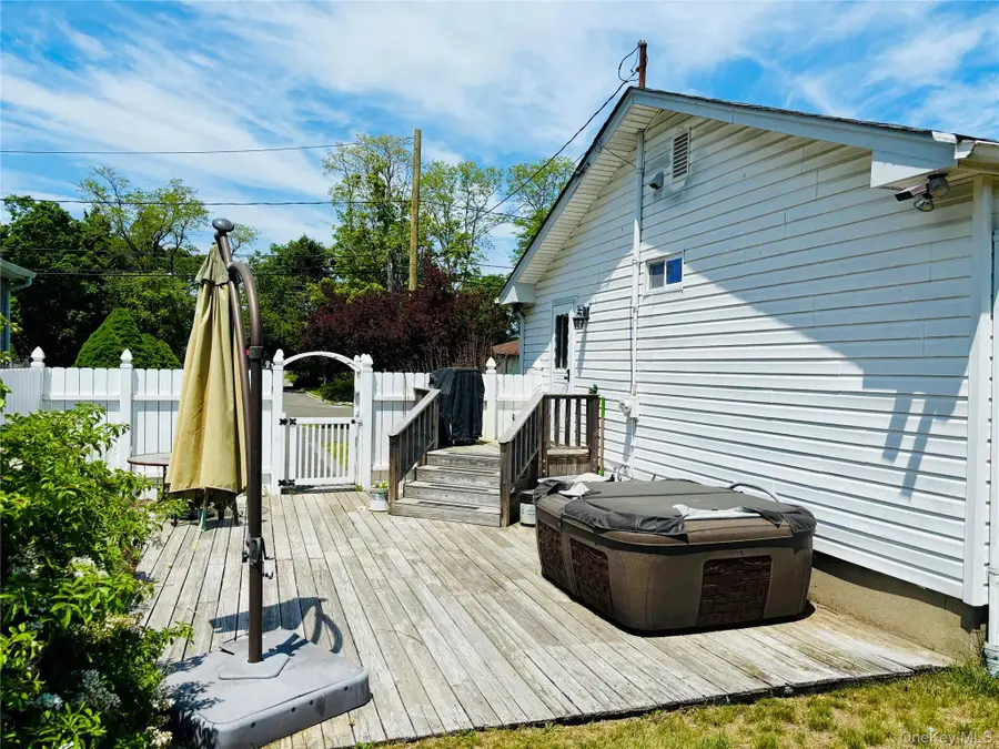 30 Woodmere Place, Selden, NY 11784 - #3