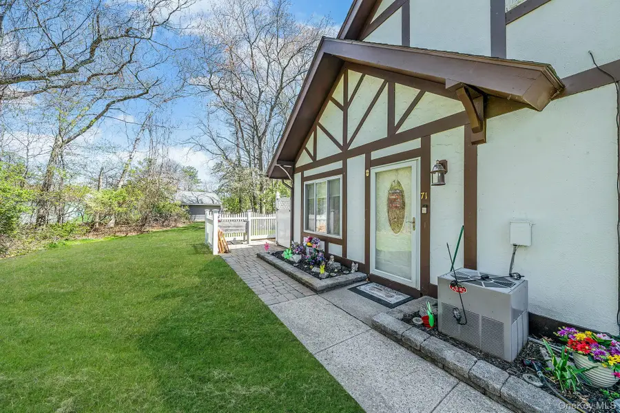 71 Crystal Rock Court, Middle Island, NY 11953 - #2