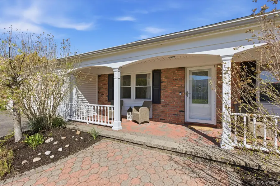 28 Manchester Lane, Stony Brook, NY 11790 - #2