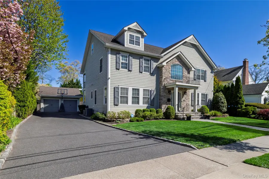 121 Harvard Avenue, Rockville Centre, NY 11570 - #2