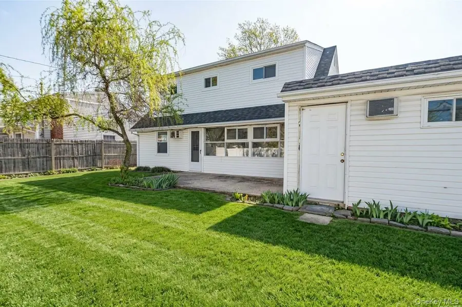 54 Ramble Lane, Levittown, NY 11756 - #3