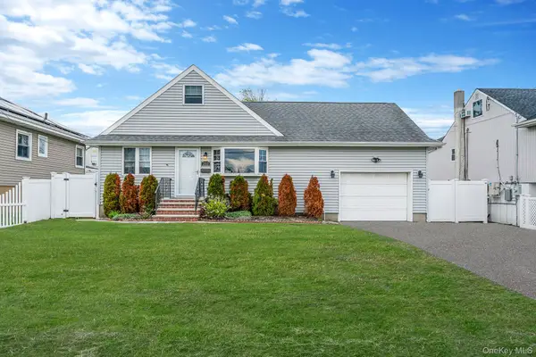 253 E Riviera Drive, Lindenhurst, NY 11757