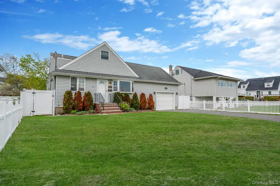 253 E Riviera Drive, Lindenhurst, NY 11757 - #2