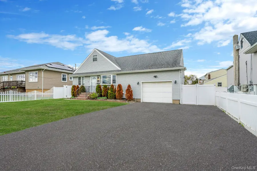 253 E Riviera Drive, Lindenhurst, NY 11757 - #3