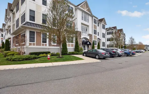 32103 Spruce Pond Circle, Plainview, NY 11803