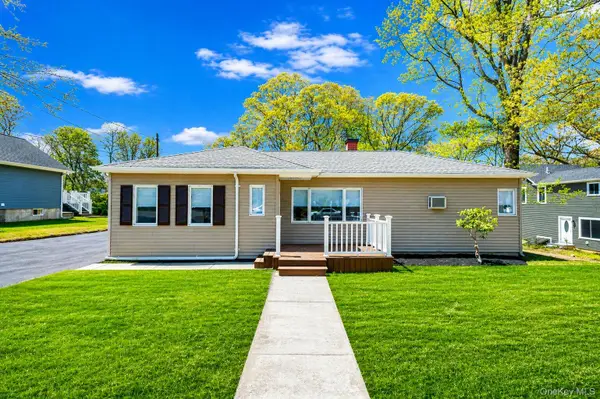 94 Rosemary Lane, Centereach, NY 11720