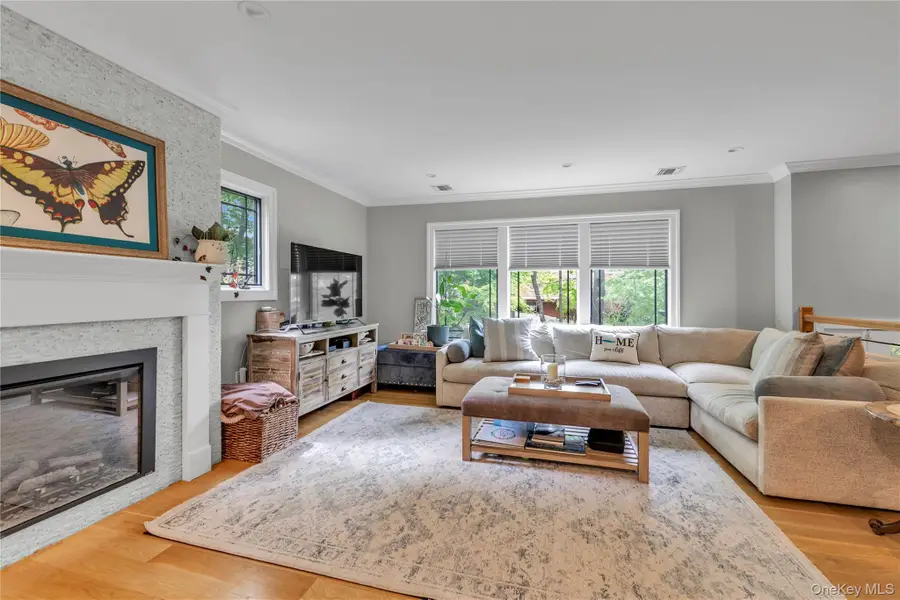 9 Winding Way, Sea Cliff, NY 11579 - #2