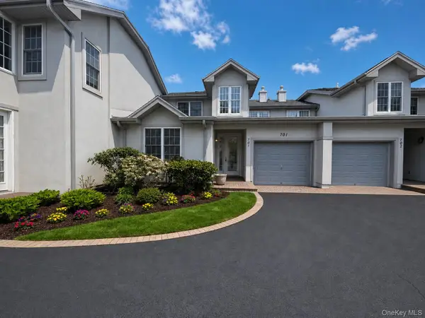 701 Balfour Place, Melville, NY 11747