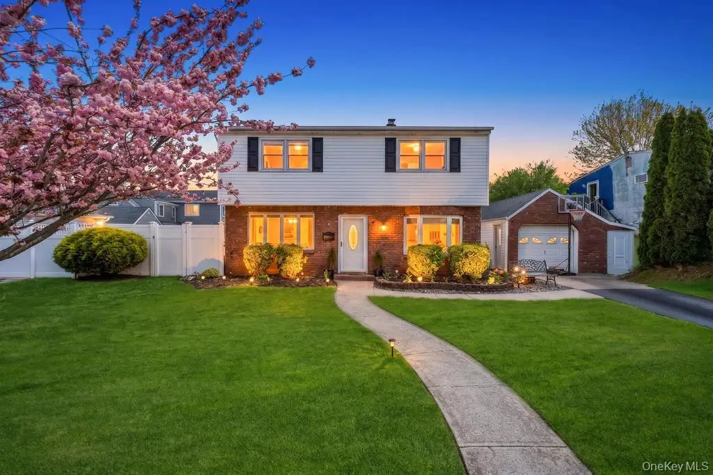 7 Swan Lane, Levittown, NY 11756 - #1