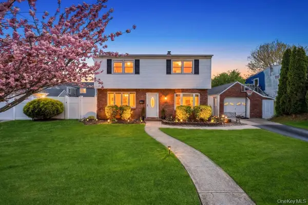 7 Swan Lane, Levittown, NY 11756