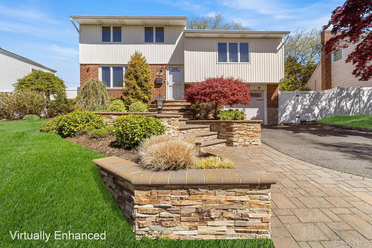 40 Garnet Lane, Plainview, NY 11803 - #1