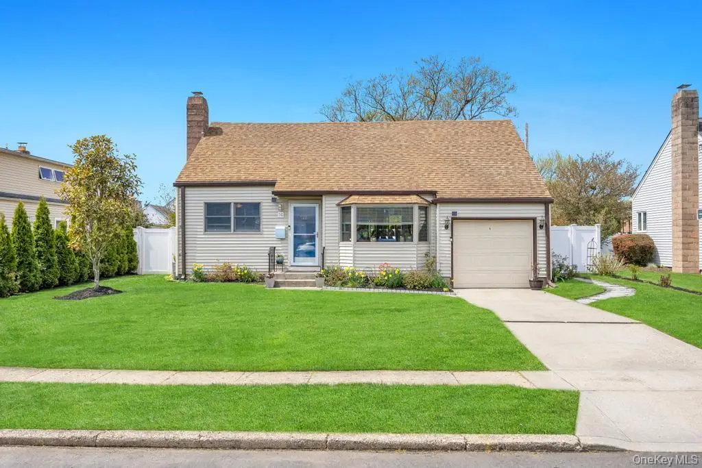 14 Dahlia Lane, Deer Park, NY 11729 - #1