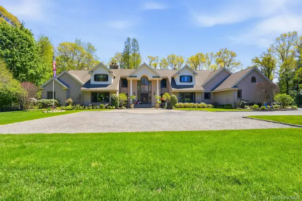 10 Fox Meadow Lane, Huntington, NY 11743