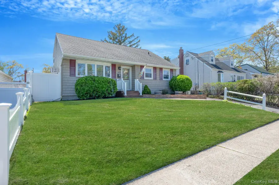 477 N Indiana Avenue, Lindenhurst, NY 11757 - #2