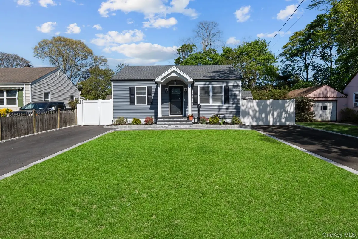 9 Brook Place, East Islip, NY 11730 - #1