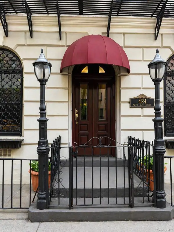 424 W 46th Street #1D, New York (Manhattan), NY 10036