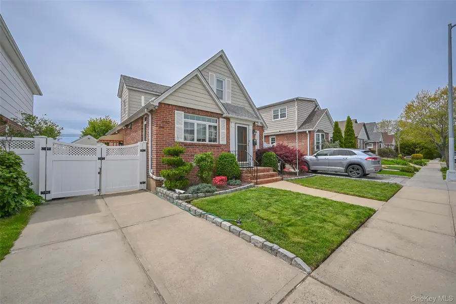 171-20 Gladwin Avenue, Fresh Meadows, NY 11365 - #2