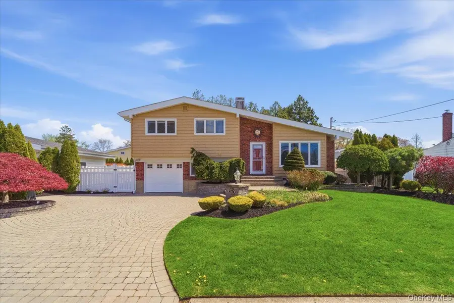 241 W 18th Street, Deer Park, NY 11729 - #2