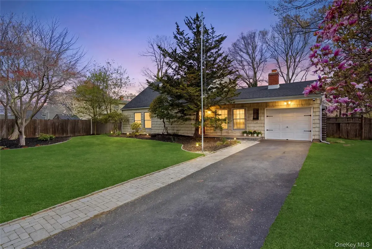 1055 Sipp Avenue, Medford, NY 11763 - #1