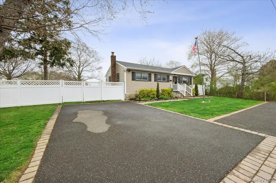 347 Lakeland Avenue, Sayville, NY 11782 - #2