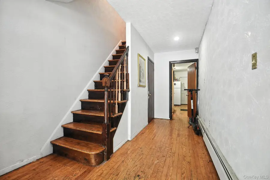 3224 Gunther Avenue, Bronx, NY 10469 - #3