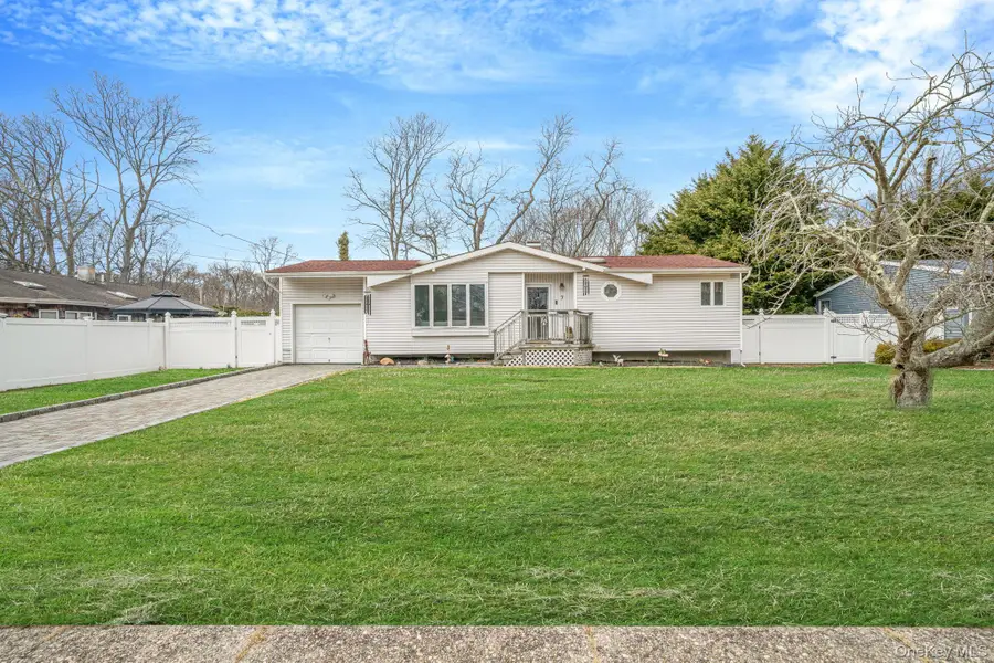 7 Betsy Drive, West Sayville, NY 11796 - #2