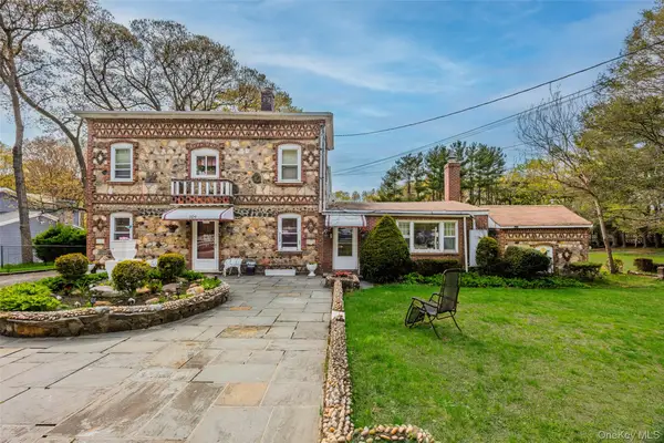 184 Roosevelt Boulevard, Hauppauge, NY 11788