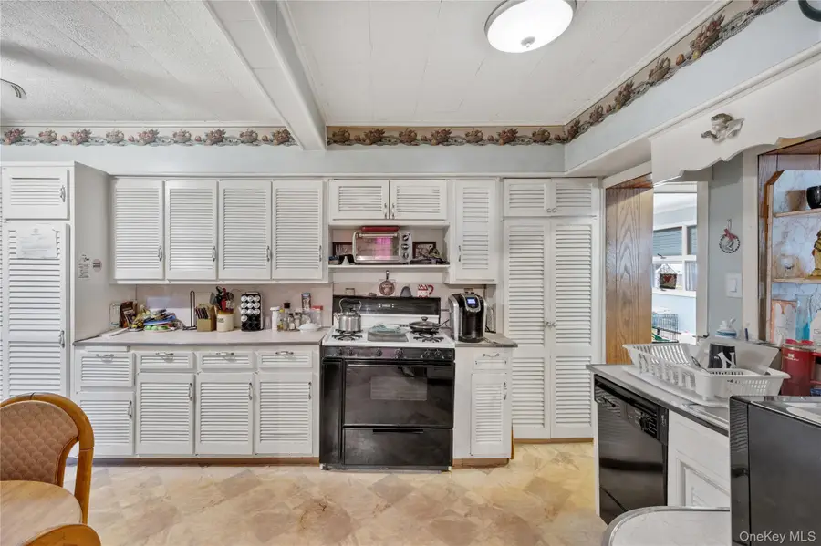 184 Roosevelt Boulevard, Hauppauge, NY 11788 - #3