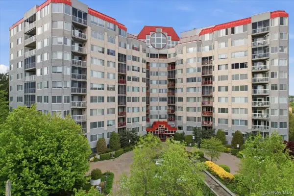 10 Stewart Place #5HW, White Plains, NY 10603