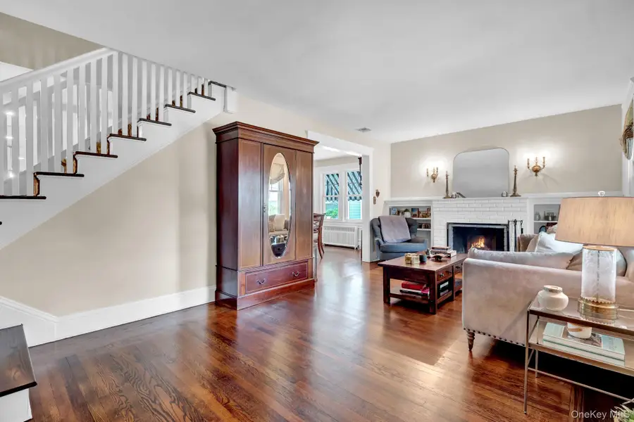 56 Oakland Street, Huntington, NY 11743 - #3