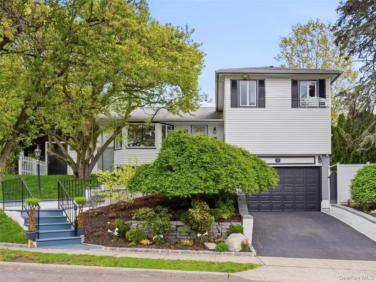 1 White Oak Drive, Port Washington, NY 11050 - #1