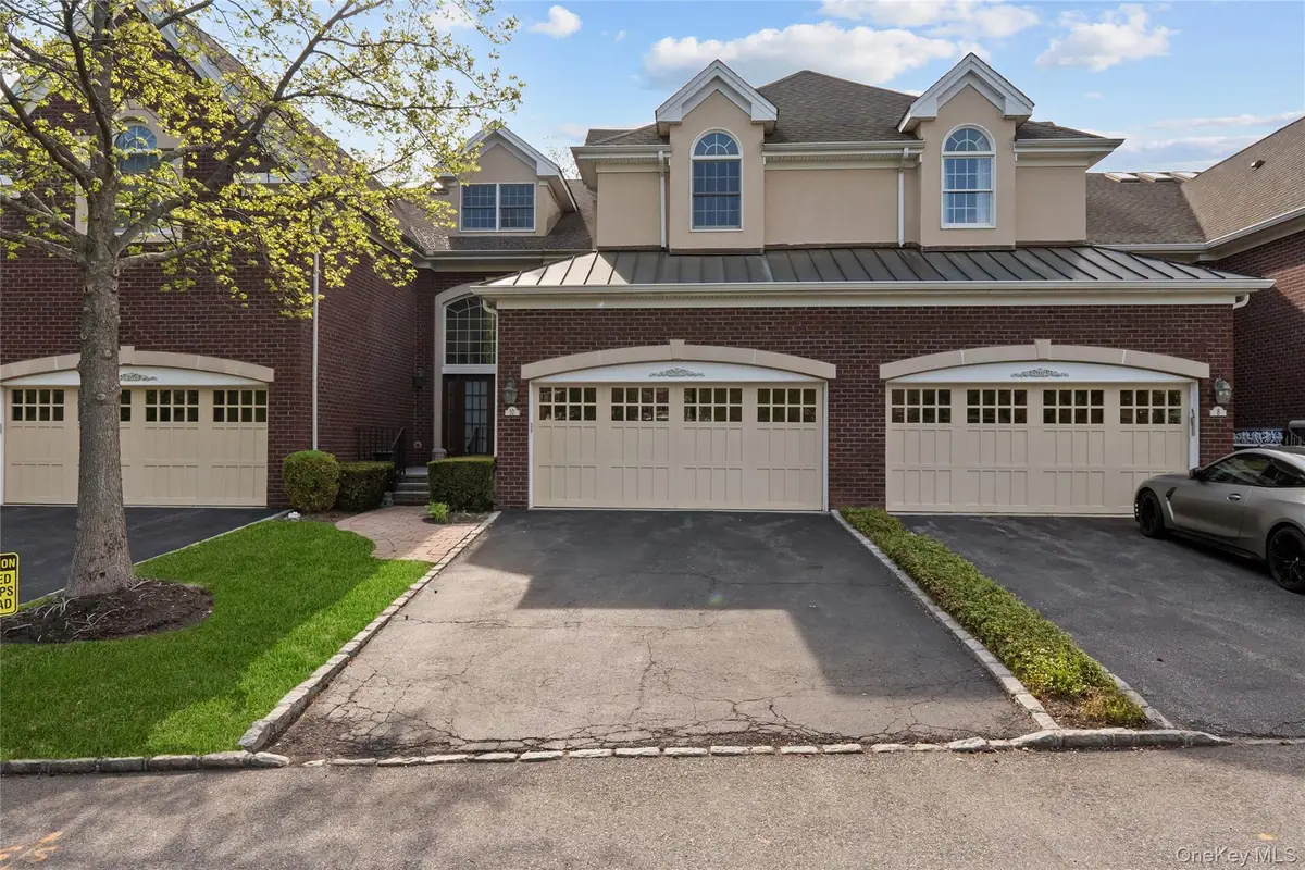 10 Kensington Circle, Manhasset, NY 11030 - #1