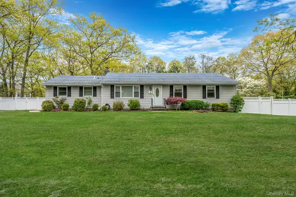 19 Pumpkin Road, Saint James, NY 11780