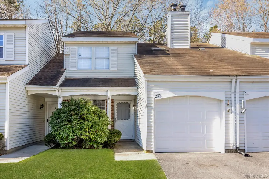 235 Ivy Meadow Court, Middle Island, NY 11953 - #2