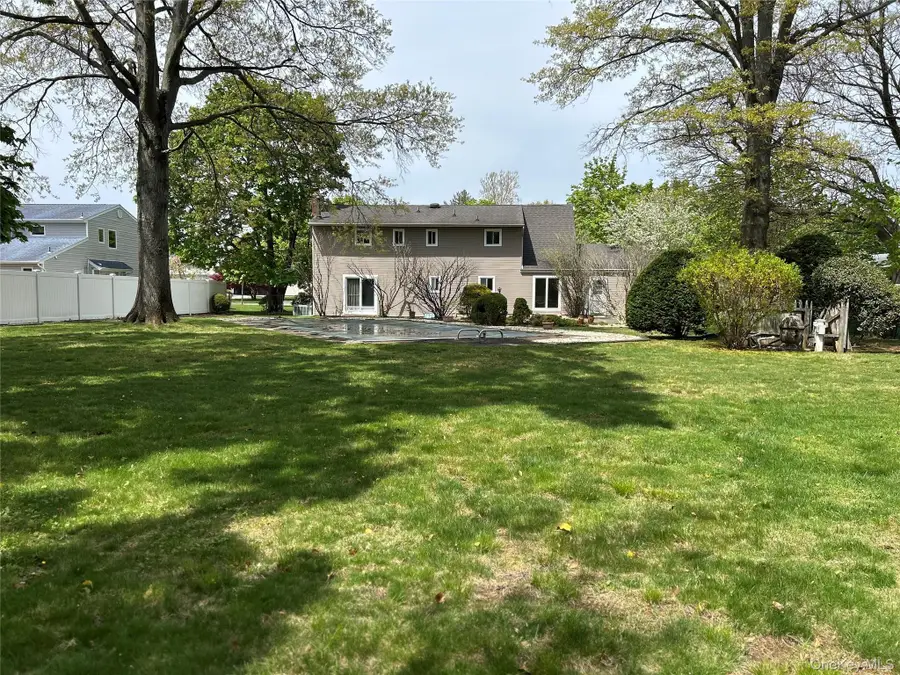 6 Harton Court, East Northport, NY 11731 - #3
