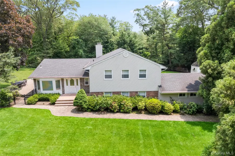 21 Kodiak Drive, Woodbury, NY 11797 - #3