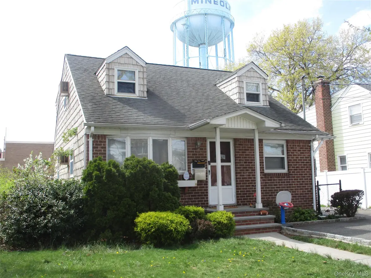 167 Roosevelt Avenue, Mineola, NY 11501 - #1