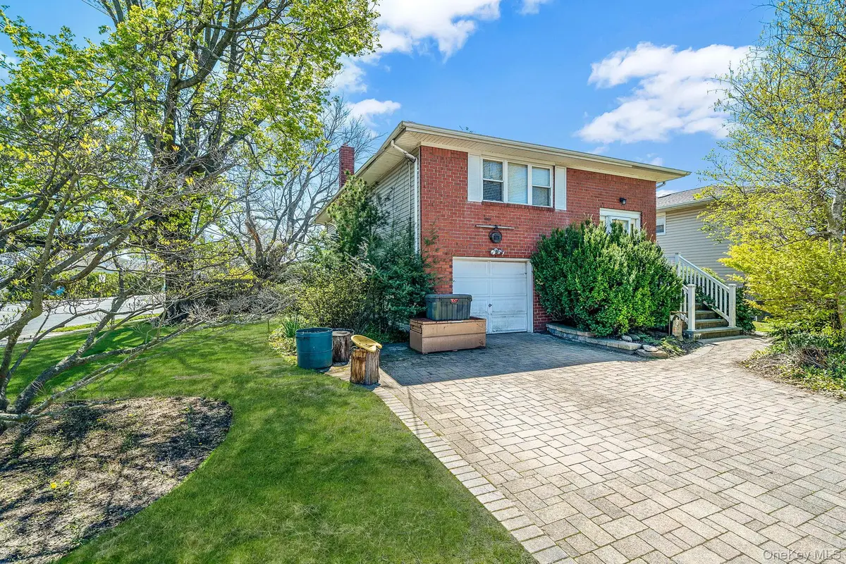 202 N Hickory Street, Massapequa, NY 11758 - #1