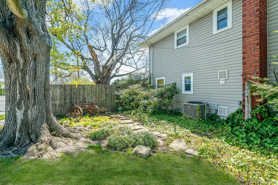 202 N Hickory Street, Massapequa, NY 11758 - #3