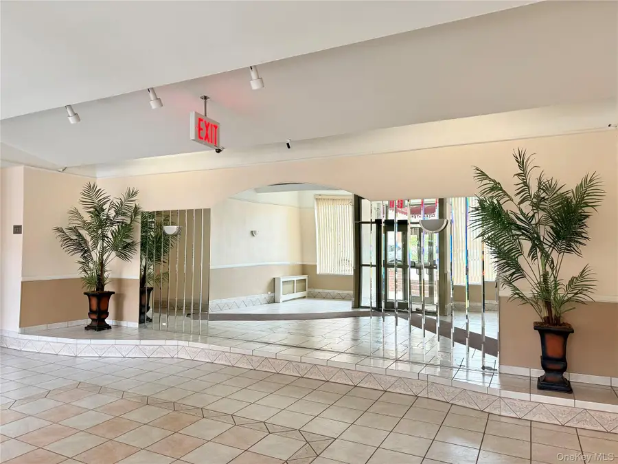 71-11 Yellowstone Boulevard #2G, Forest Hills, NY 11375 - #2