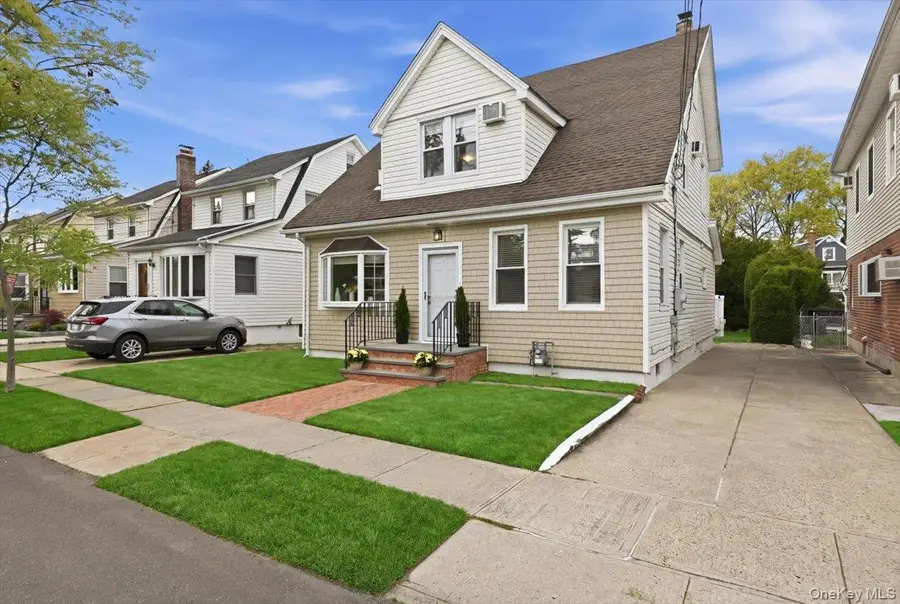77 Stewart Street, Floral Park, NY 11001 - #3